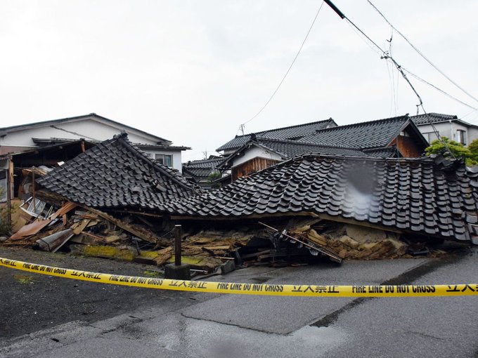Casa derrumbada por terremoto en Japón