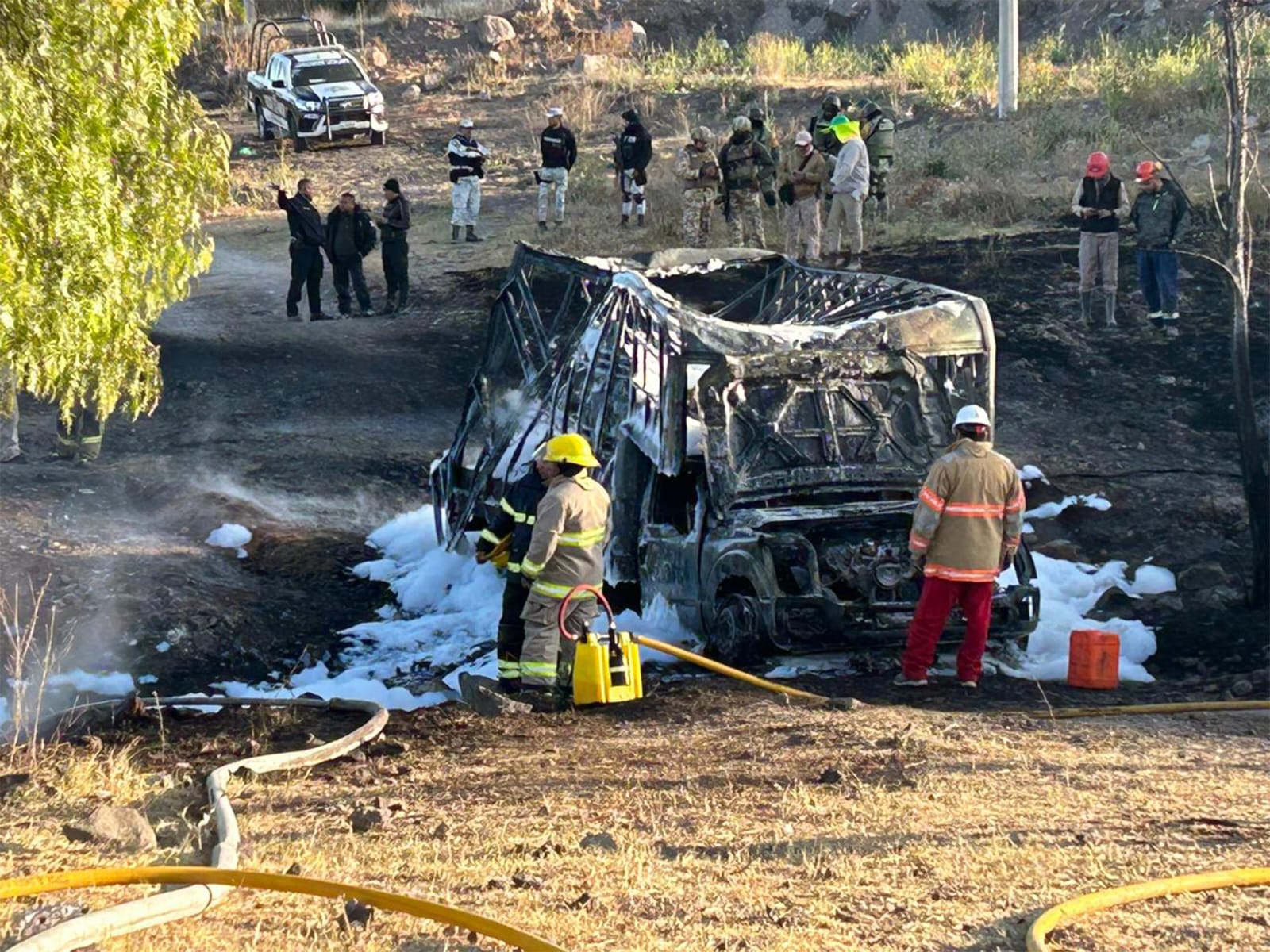 Hallan cuerpo sin vida tras incendio de vehículo en Tula