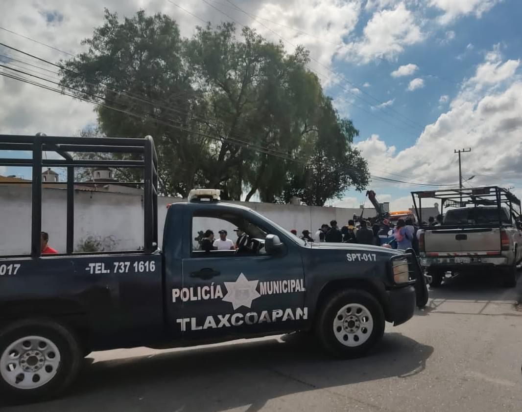 Autoridades auxiliaron a habitantes de vivienda que se incendió en Tlaxcoapan