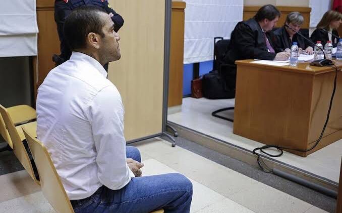 Dani Alves deposita fianza de un millón de euros para salir de prisión