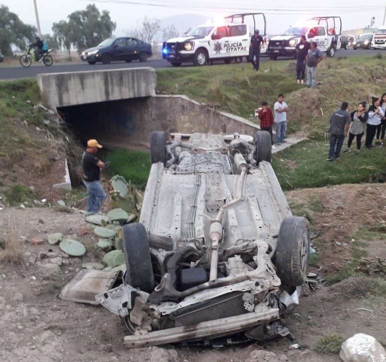 Muere hombre tras volcadura en la Pachuca-Actopan