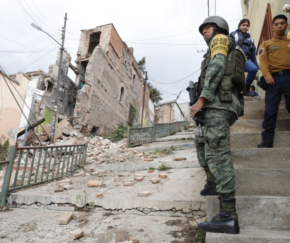 Colapsa barda en el centro de Pachuca