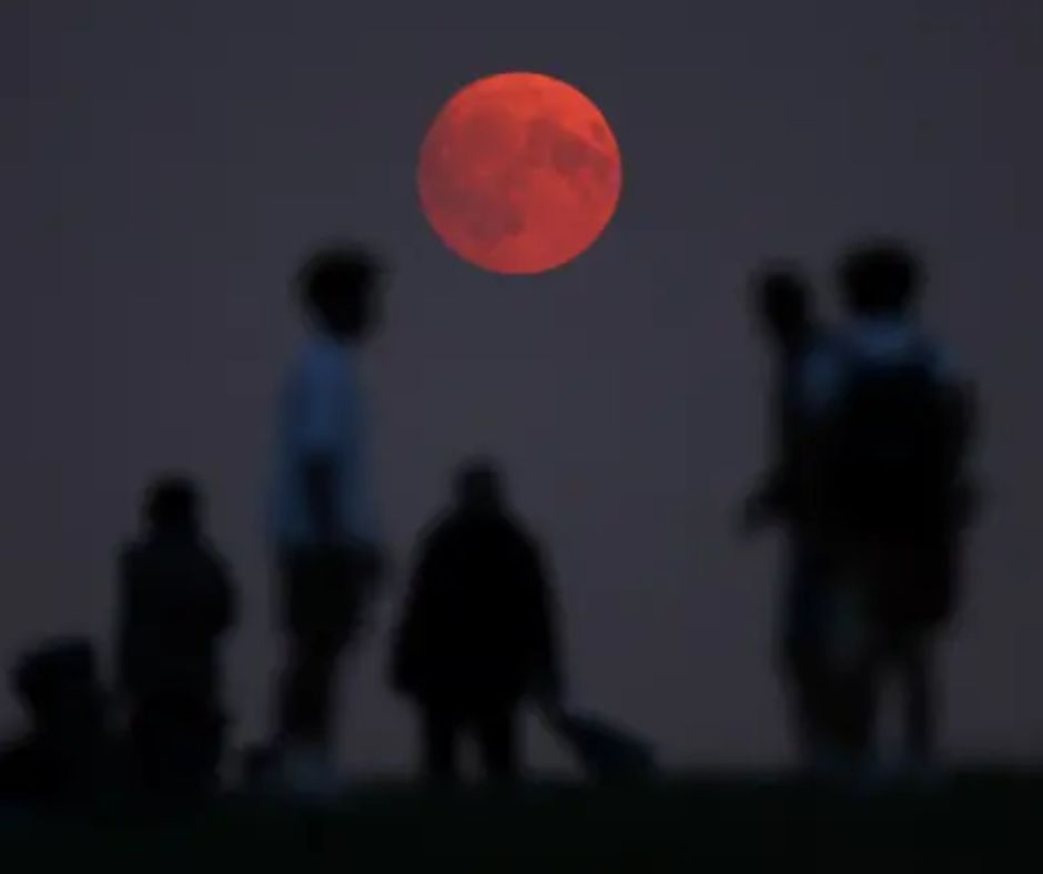 Luna de cosecha y eclipse ¿a qué hora se pueden ver en México?