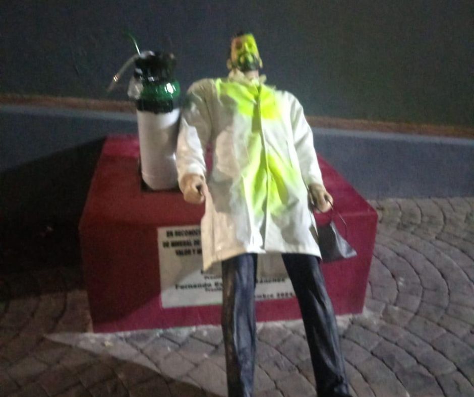 Vandalizan monumento al médico en Pachuquilla