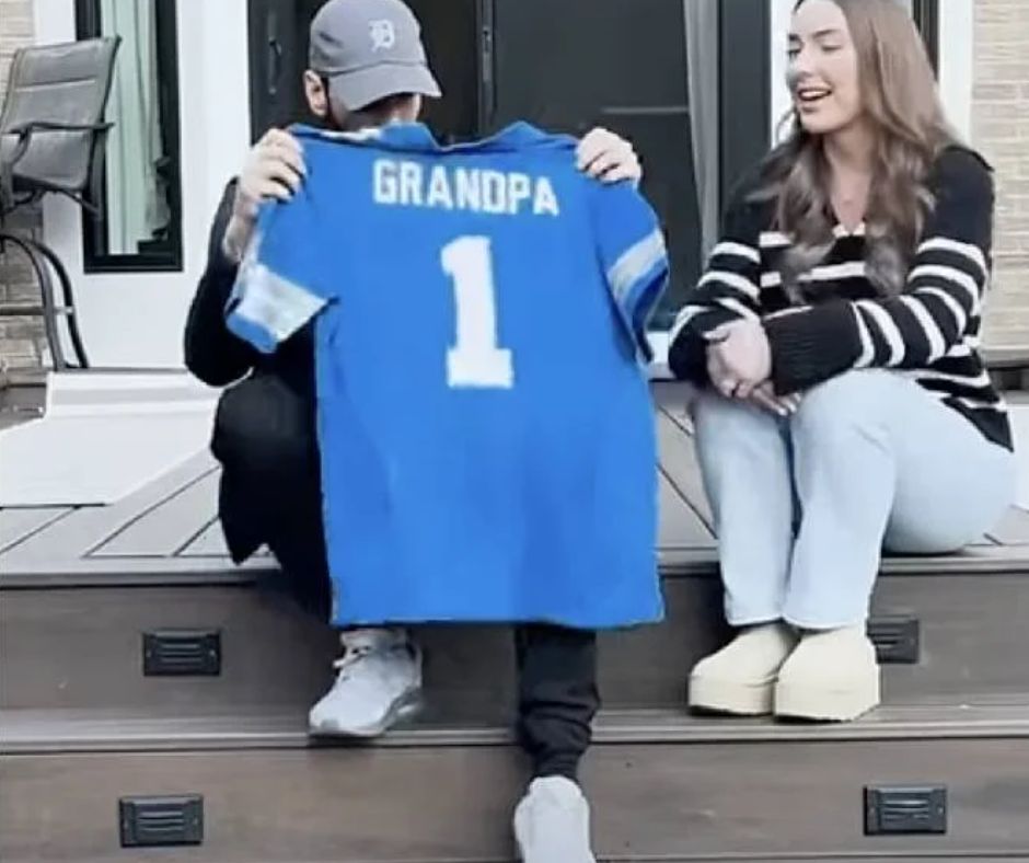 Con jersey de Leones de Detroit, Eminem se entera de que será abuelo