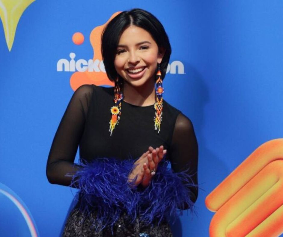 Abuchean a Ángela Aguilar en Kids Choice Awards, se baja llorando del escenario