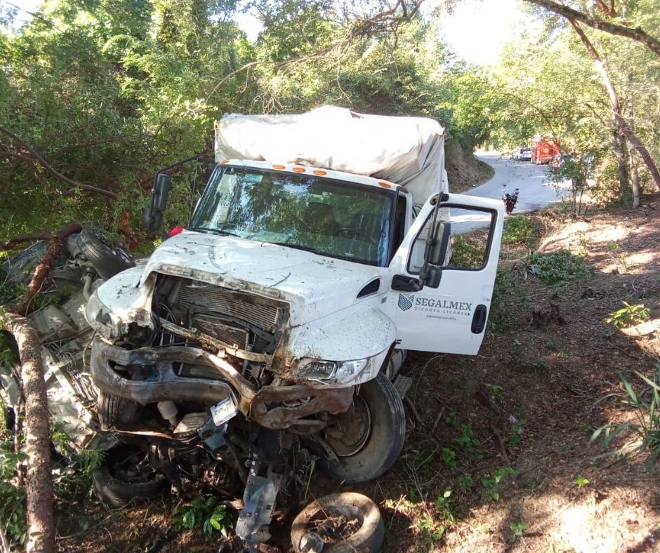 Accidente en carretera de Huejutla deja dos fallecidos