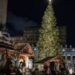 Así se ve el árbol de Navidad del Vaticano, esta es su polémica