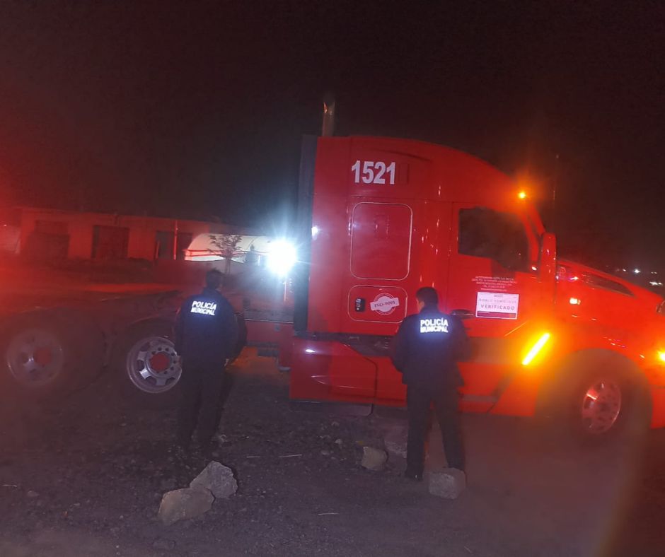 Rescatan a conductor amordazado en carretera de Tulancingo