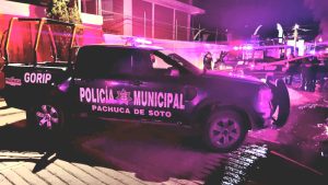 Ejecutan a dos hombres dentro de un auto en Pachuca