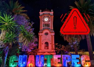 Hallan cuerpo dentro de una maleta en camino rural de Cuautepec