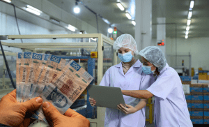 Salario mínimo sube a 9, 582.47 pesos mensuales en 2026: Sheinbaum