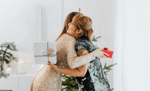 Checa estos tips para no desfalcarte en intercambio de regalos navideños