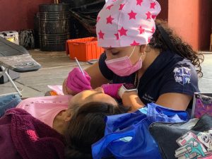 Jornada dental gratuita en Huasca: más de 70 personas reciben atención bucal