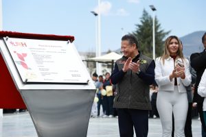 Menchaca supervisa e inaugura nuevas obras en la UAEH