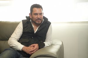 Israel Félix reaparece; habla de política y respalda a Menchaca | VIDEO