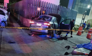 Auto a exceso de velocidad embiste a familias afuera del IMSS en Tecámac: 4 muertos y 7 heridos