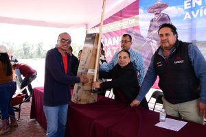 Apoyan a productores en Tulancingo con paquetes avícolas y equipo agrícola