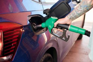 Magna se mantiene por debajo de $24; Sheinbaum pide no subir precios