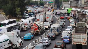 Megamarcha de transportistas amenaza con colapsar la México-Pachuca