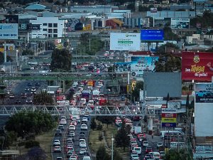 Llegan multas de hasta 3 mil 500 pesos por invadir el carril del Tuzobús