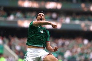 Raúl Jiménez  anota su primer gol en un Mundial y pone a Tepeji en la élite